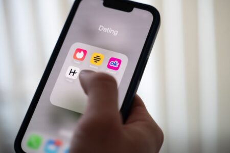 Does Hinge Notify Screenshots? Everything You Need to Know