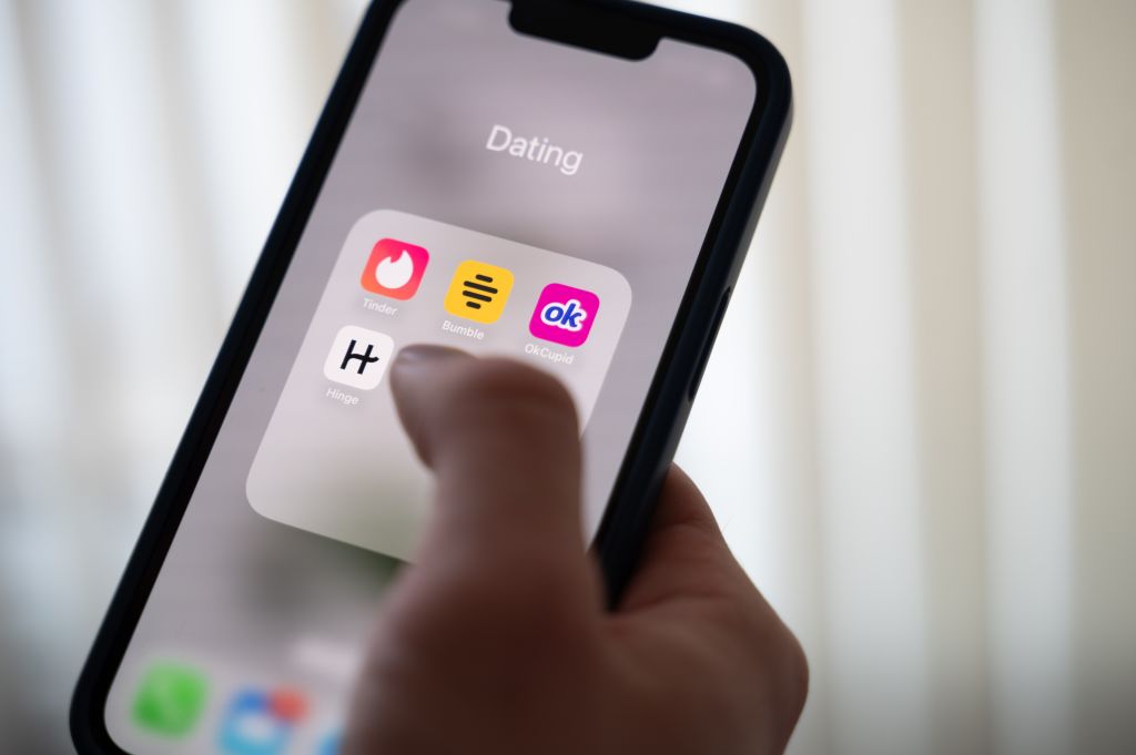 Does Hinge Notify Screenshots
